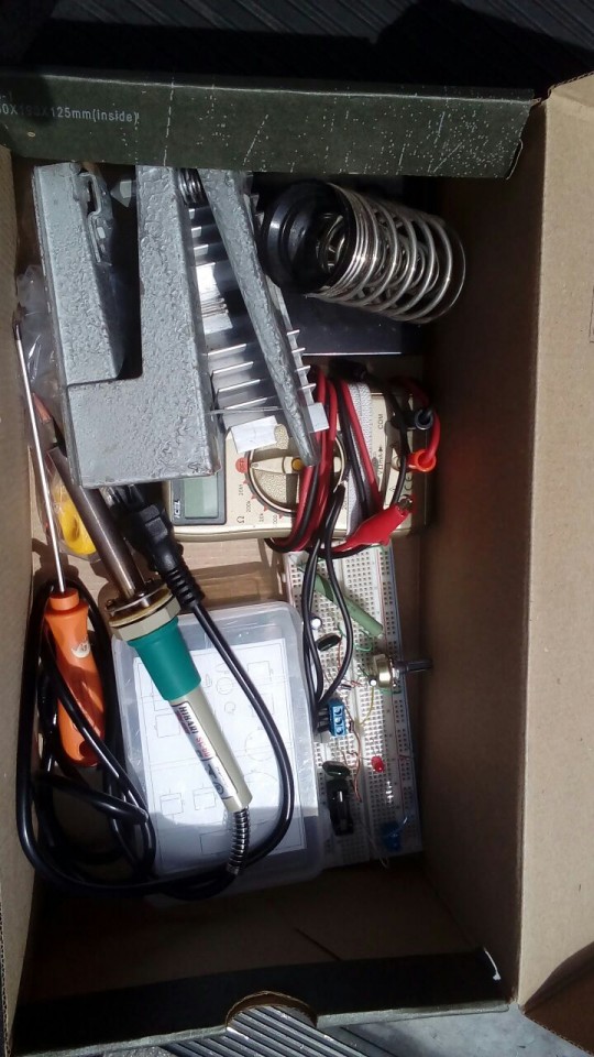 Caixa deixada no tubo gerou preocupação por parte dos passageiros. Foto: Colaboração