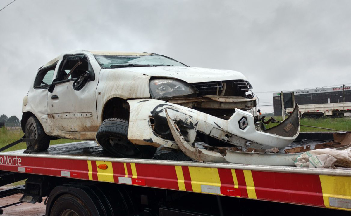 Veículo foi retirado rapidamente da pista pela concessionária que administra a rodovia e, por isso, não houve congestionamento. Foto: Divulgação/PRF