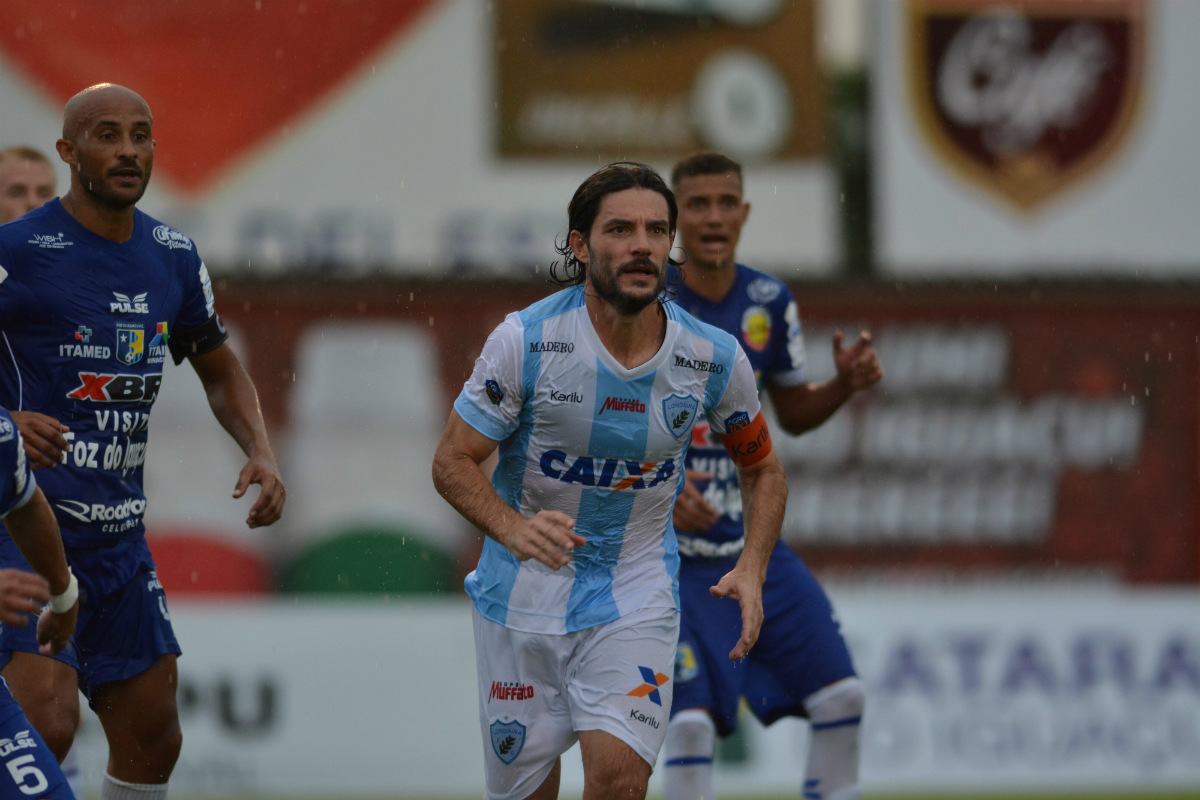 Germano é a experiência do Londrina em campo. Enquanto isso, o Foz do Iguaçu tentará a primeira vitória contra o Toledo. Foto: Gustavo Oliveira/Londrina Esporte Clube