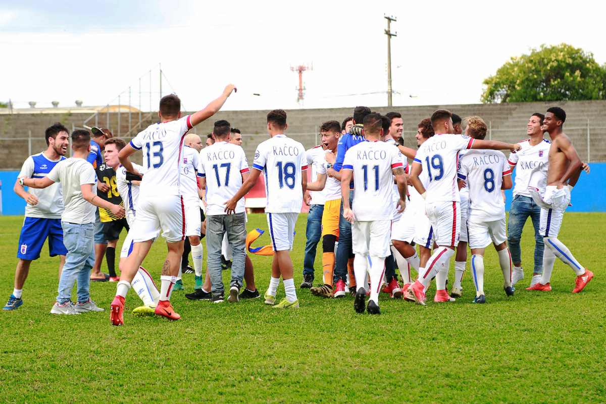 Tricolor vai embalado pelo título do Campeonato Paranaense sub-19. Foto: Marcelo Andrade