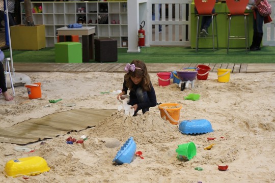 Maisa Maurer, de 7 anos mora no Acre e está aproveitando as férias em Curitiba. Foto: Gerson Klaina