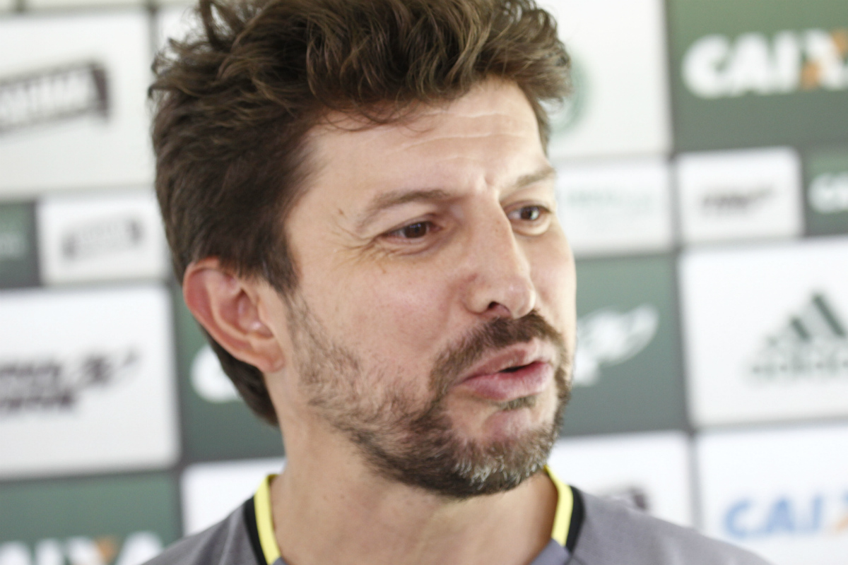 Tcheco está na sua terceira passagem pelo Coxa, onde já foi jogador, dirigente e membro da comissão técnica, como agora. Foto: Daniel Caron