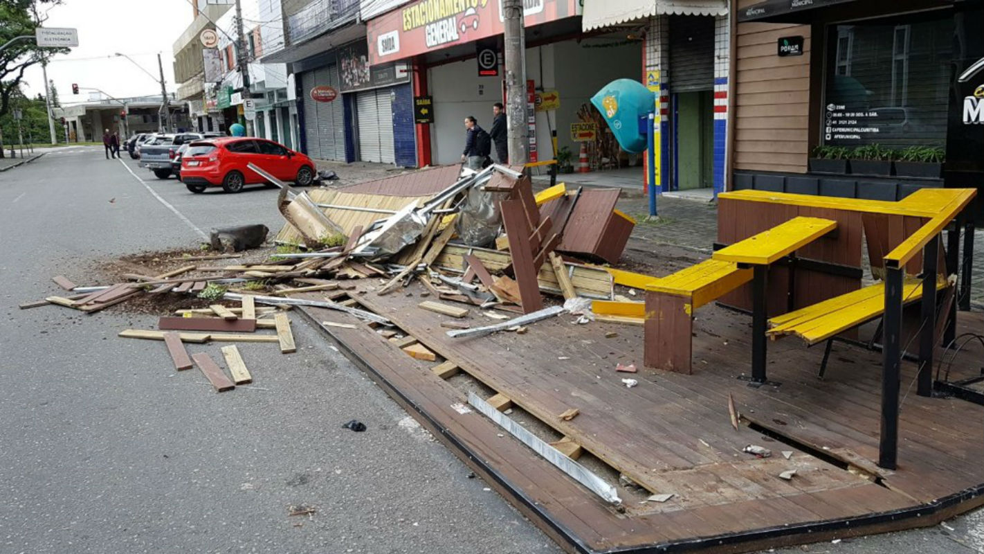 Espaço de convivência foi destruído por acidente de trânsito. Foto: Pryscilla Ribeiro / Divulgação