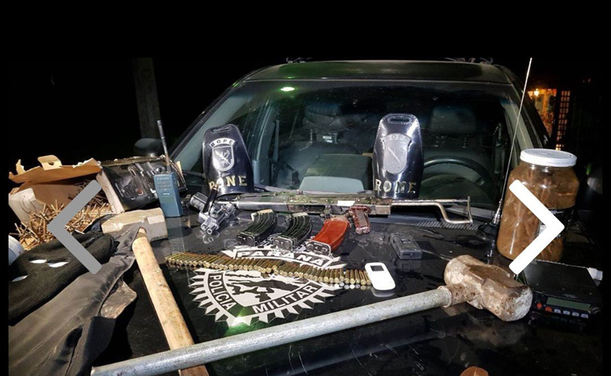 No local os policiais encontraram armas e artefatos típicos de ações contra bancos e carros-fortes. Foto: Divulgação/Rone.