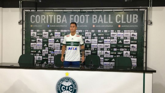 Argentino Alvarenga realiza sonho de jogar no Brasil. Foto: Luiz Ferraz
