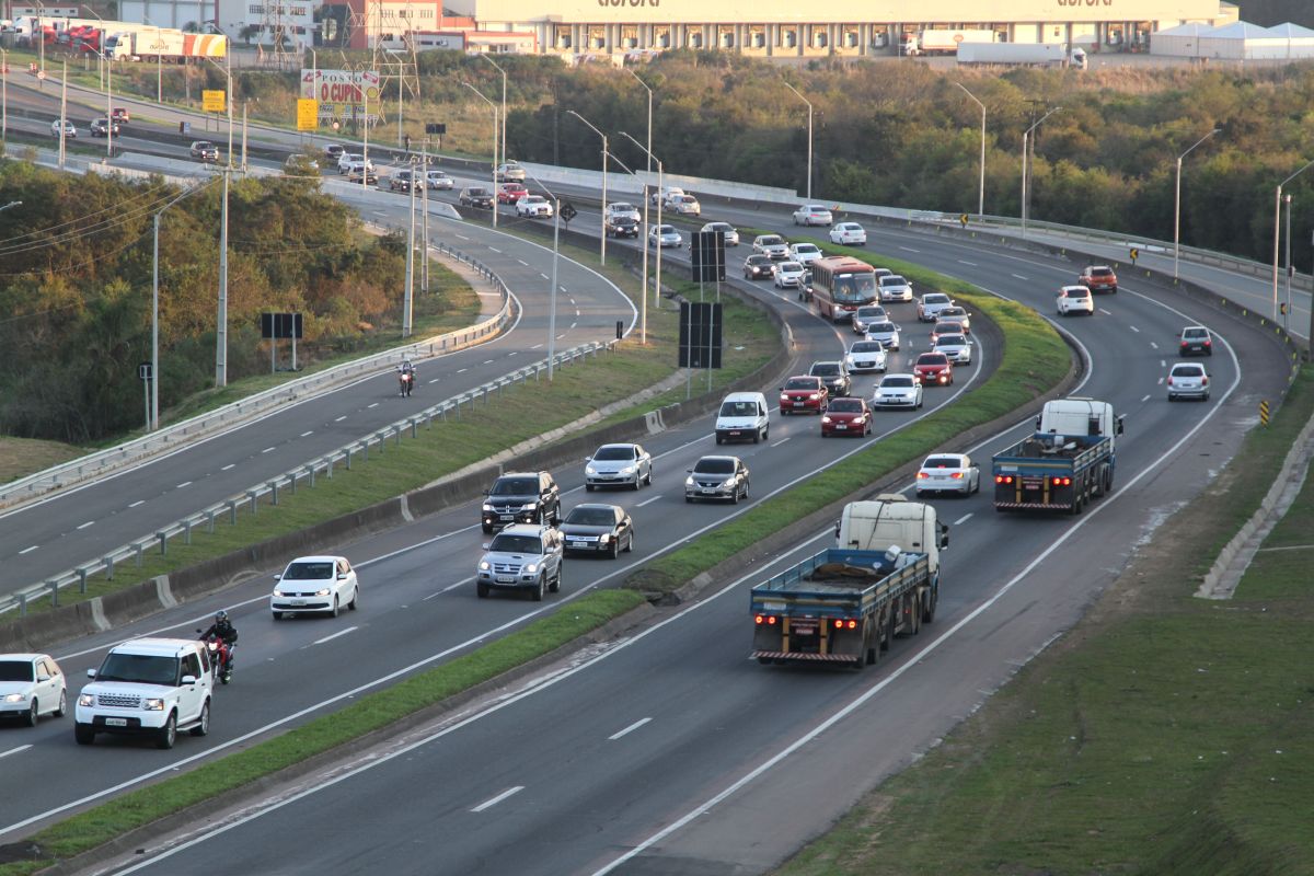 Tempo fechado faz motoristas anteciparem volta do Carnaval. Foto: Gerson Klaina.