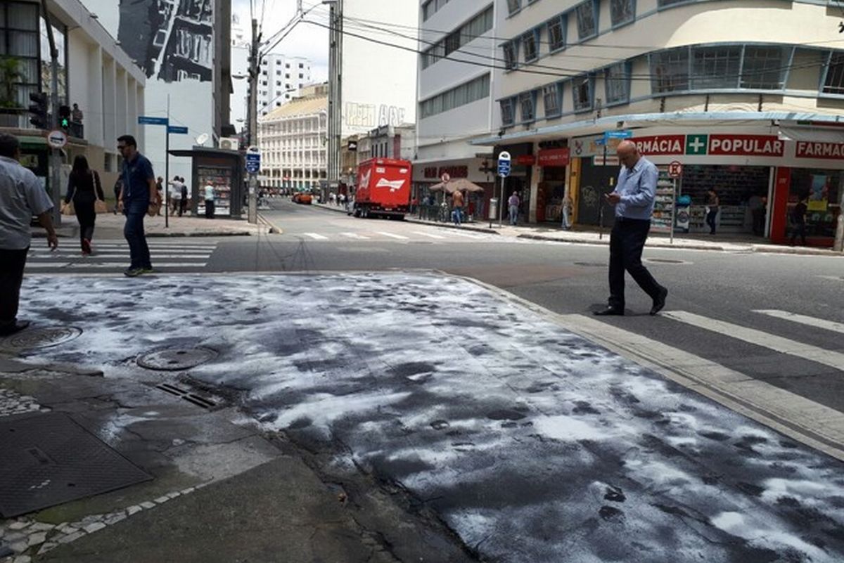 Projeto Calçada Verde, da gestão Fruet, está sendo desfeito por falta de análise de eficácia. Foto: Angieli Maros.
