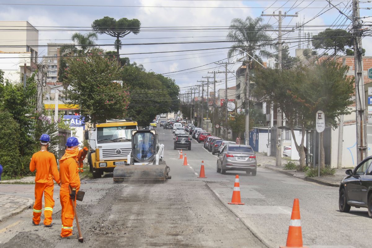 Rua João Alencar Guimarães, no bairro Santa Quitéria, vai ser convertido em binário após término das obras. Foto: Daniel Castellano/SMCS