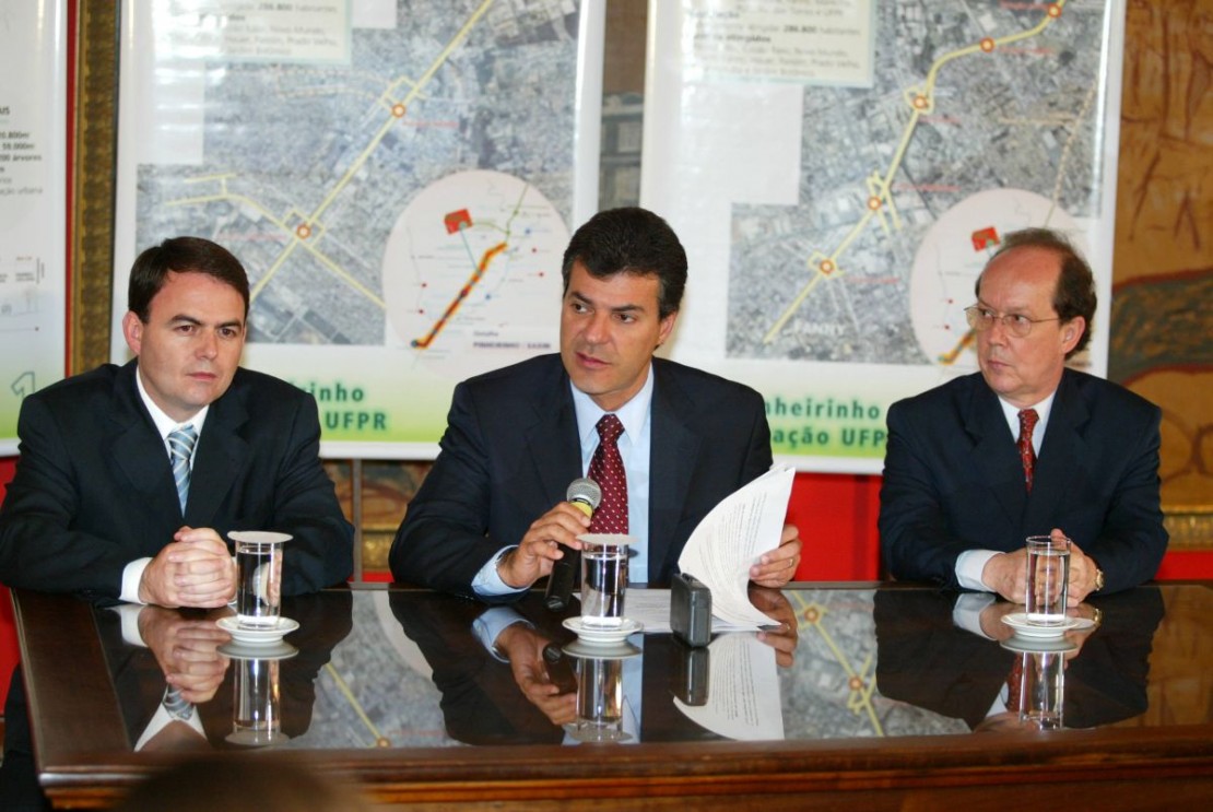 Quando era prefeito, Richa (centro) nomeou Leal Jr. (esquerda) como secretário de Obras. Foto: Lucimar do Carmo.