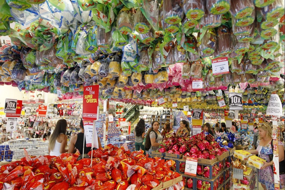 Venda de ovos e chocolate para a Pascoa abre oportunidade de emprego para curitibanos. Foto: Antônio More.