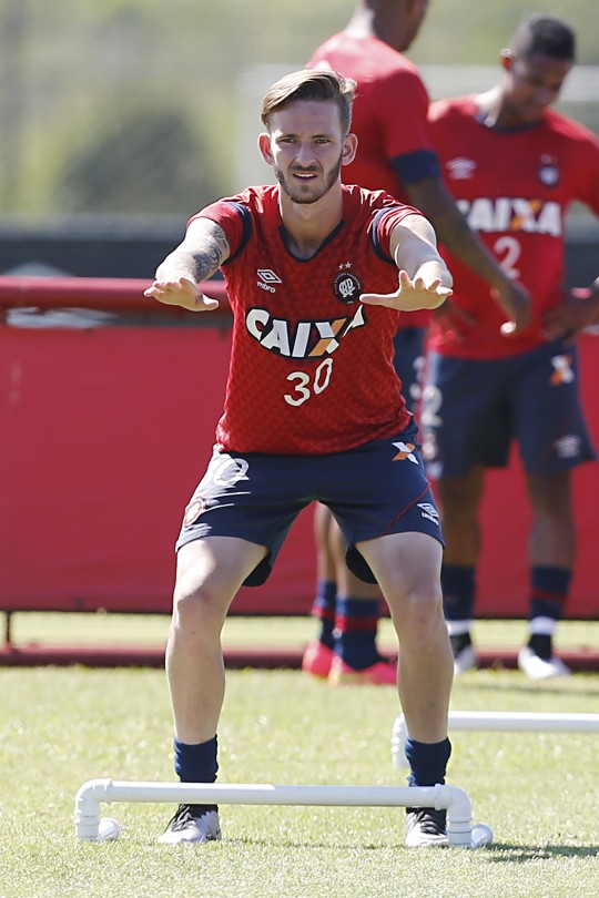 Léo Pereira deve reaparecer no time, ocupando a vaga de José Ivaldo. Foto: Albari Rosa