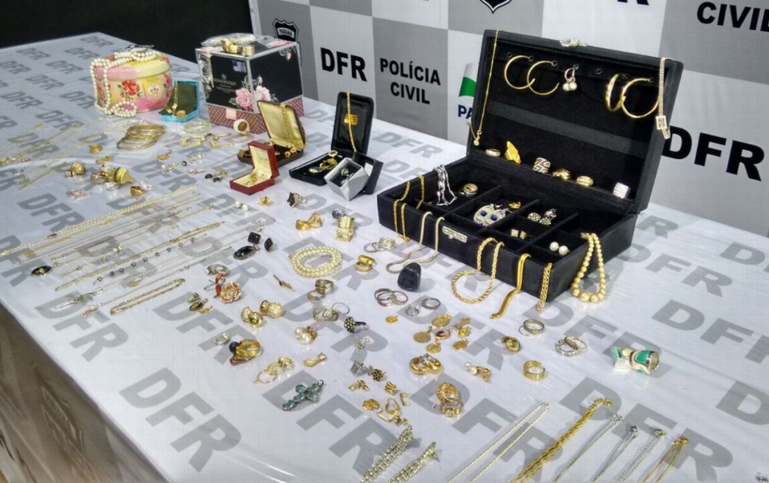 Suspeita foi presa em flagrante quando deixava local onde trabalhava. Foto: Átila Alberti.