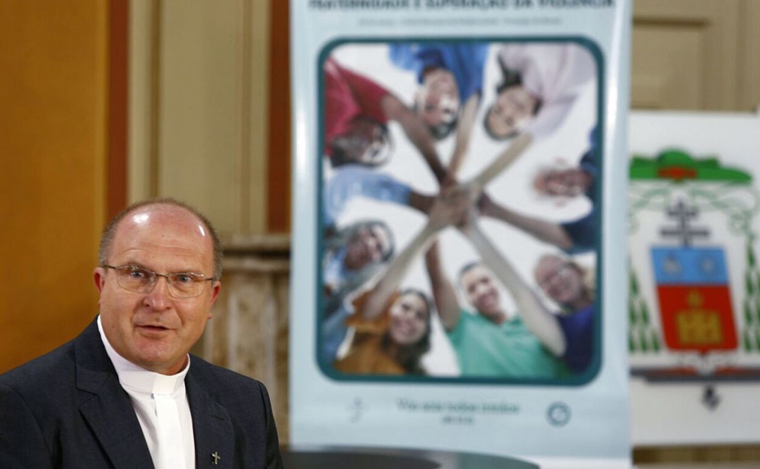 O arcebispo Dom José Antônio Peruzzo enfatizou que o número de assassinatos realizados no Brasil anualmente – cerca de 60 mil é maior que o registrado na Síria. Foto: Aniele Nascimento.