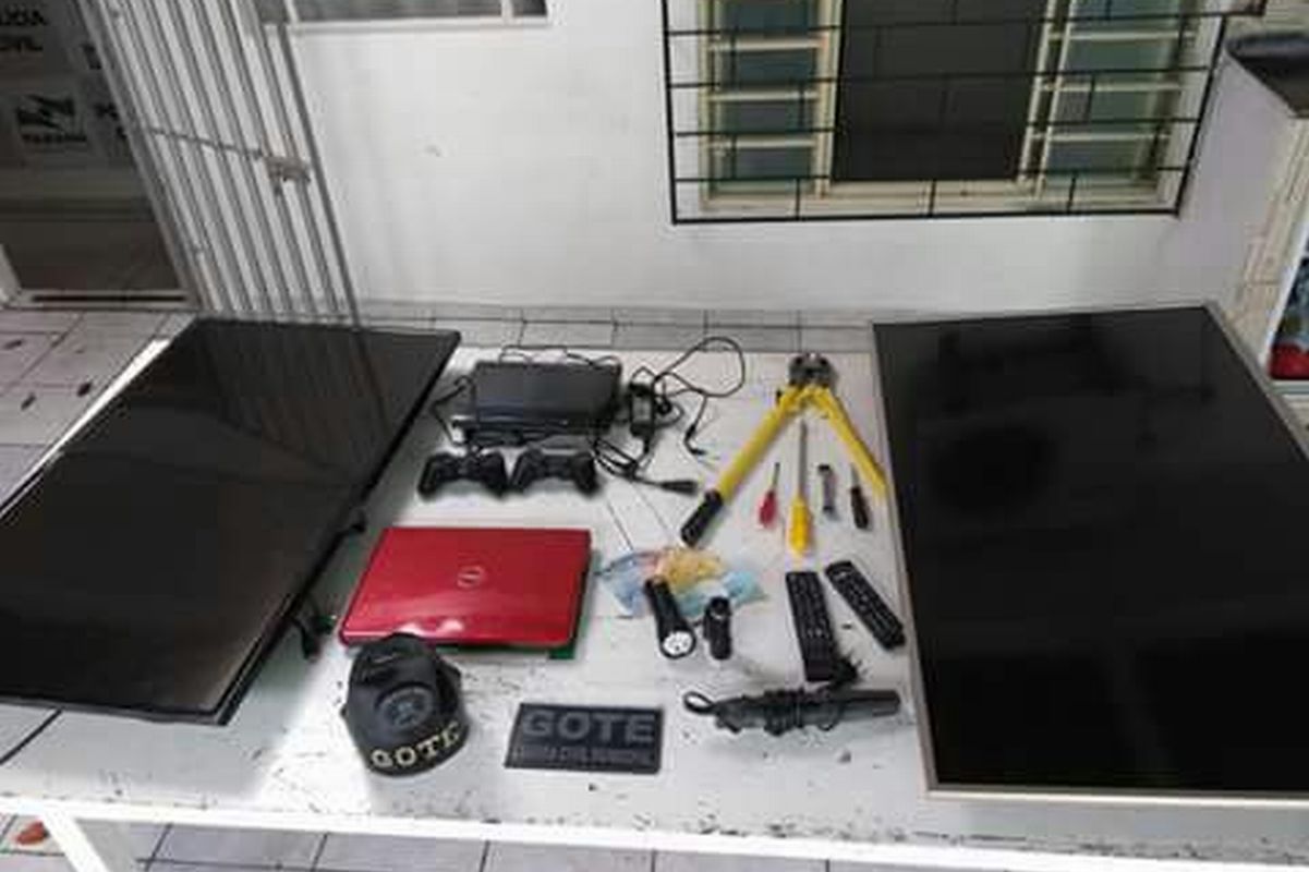 Suspeitos foram presos logo após roubarem uma residência. Foto: GOTE/Campina Grande do Sul.