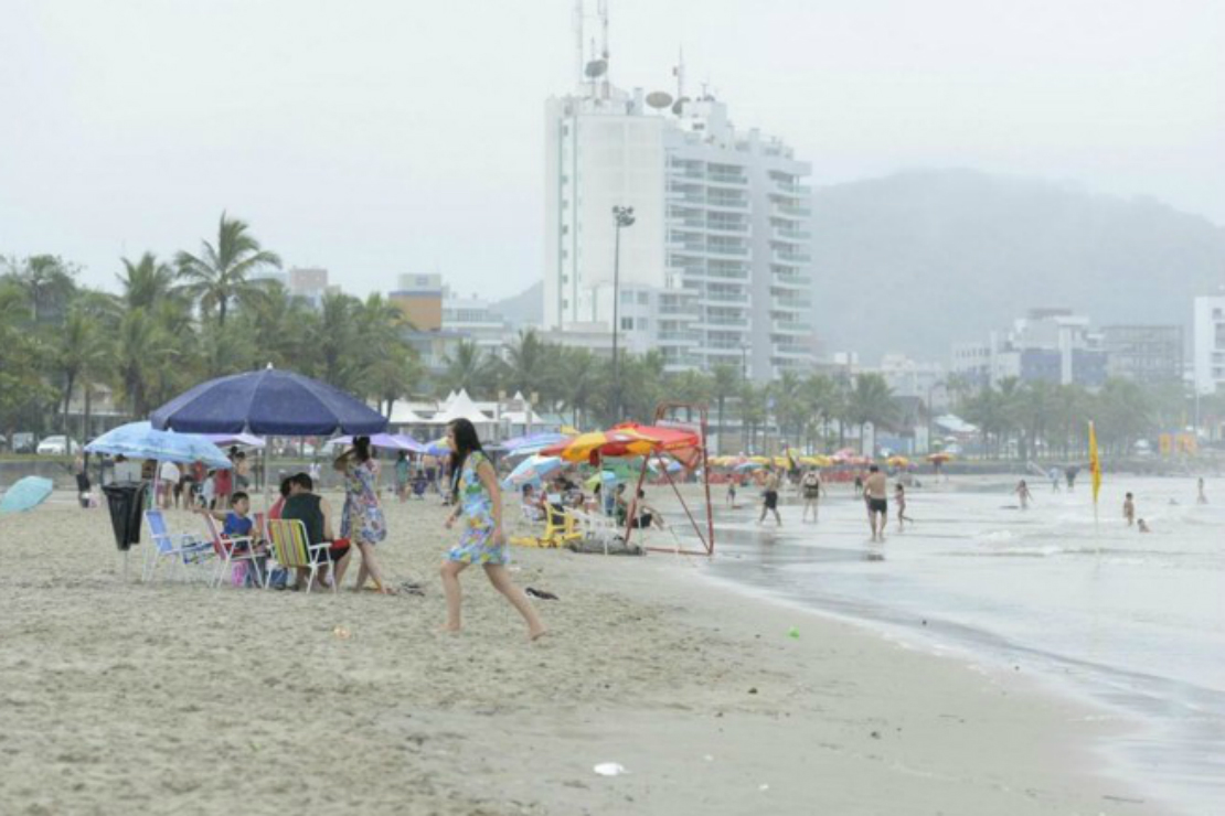 Guarda-sol também ajuda a proteger da chuva. Foto: Leticia Akemi