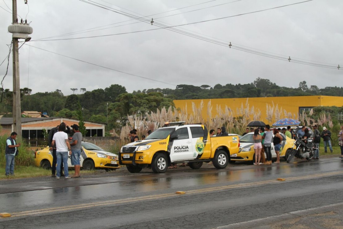 Motorista foi encontrado morto próximo ao ponto onde o carro foi encontrado. Foto: Gerson Klaina.