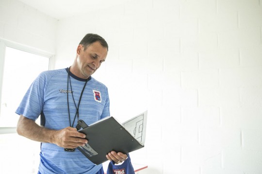 Wagner Lopes cobra mais atitude do elenco paranista. Foto: Marcelo Andrade.