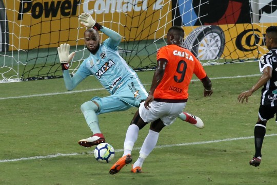 Ribamar teve chances, mas parou em Everson. Foto: LC Moreira/Estadão Conteúdo