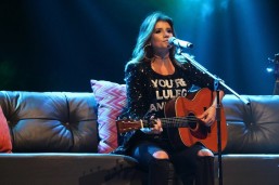 Último show da turnê acústico vai ser em Curitiba. Foto: Lucas Sarzi.