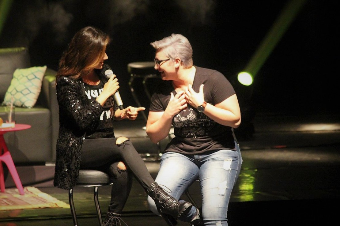 Alessandra cantou junto com Paula e ganhou a noite. Foto: Lucas Sarzi.