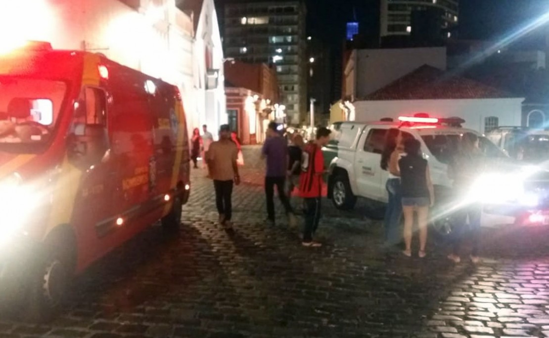 Tiroteio no bar deixou ao menos duas pessoas feridas na noite desta segunda-feira. Foto: Colaboração.