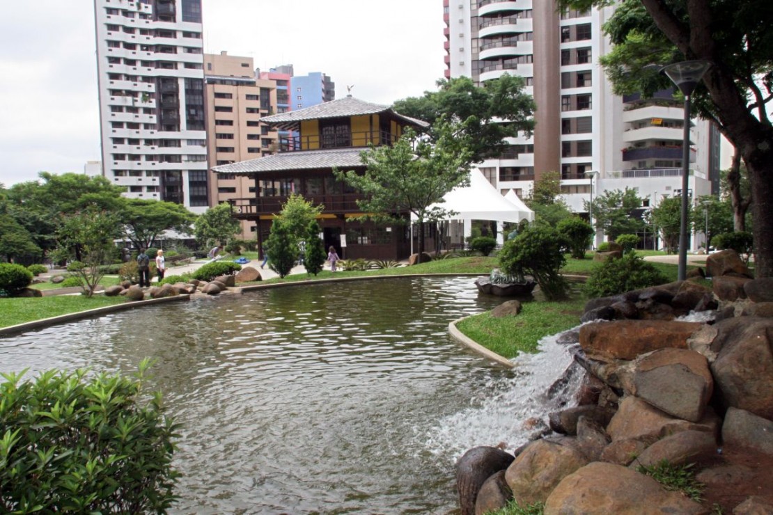 Praça é alvo de polêmica devido a implantação do ligeirão. Foto: Fábio Alexandre
