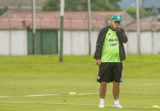 Sandro Forner sabe que o Coxa ficou devendo nos últimos jogos e precisa dar uma resposta. Foto: Hugo Harada