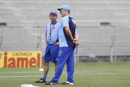 Rogério Micale tem uma tarefa e tanto: arrumar a casa paranista. Foto: Daniel Caron