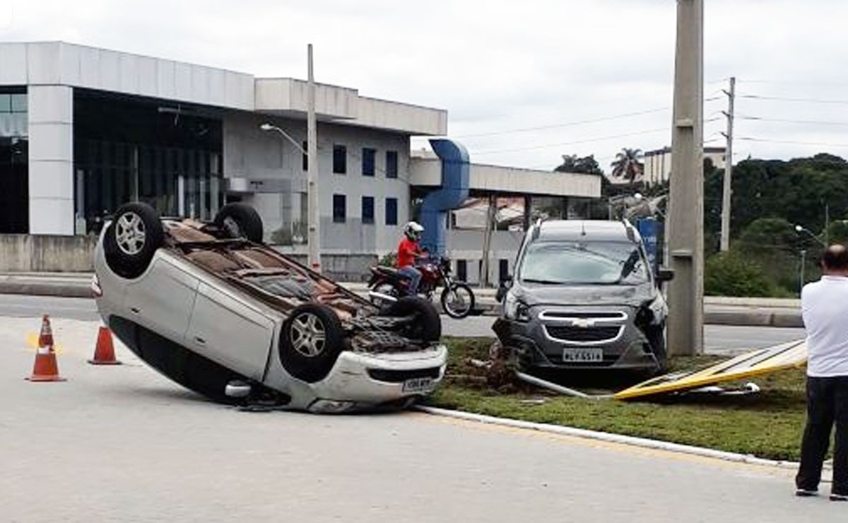 Em São José dos Pinhais, o acidente aconteceu na Avenida das Torres. Foto: Colaboração