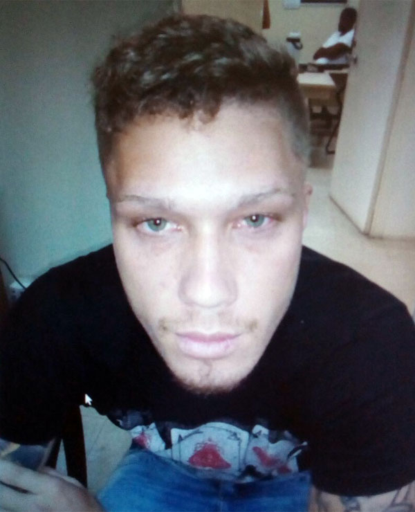Willian Renato Calado Silva, de 22 anos, está foragido. Foto: Divulgação/Polícia Civil.