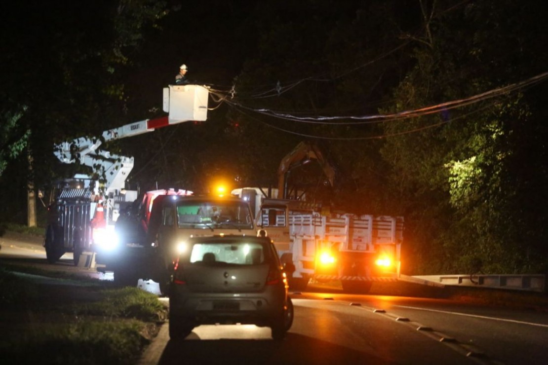 Acidente fechou a Candido Hartmann. Foto: Lineu Filho