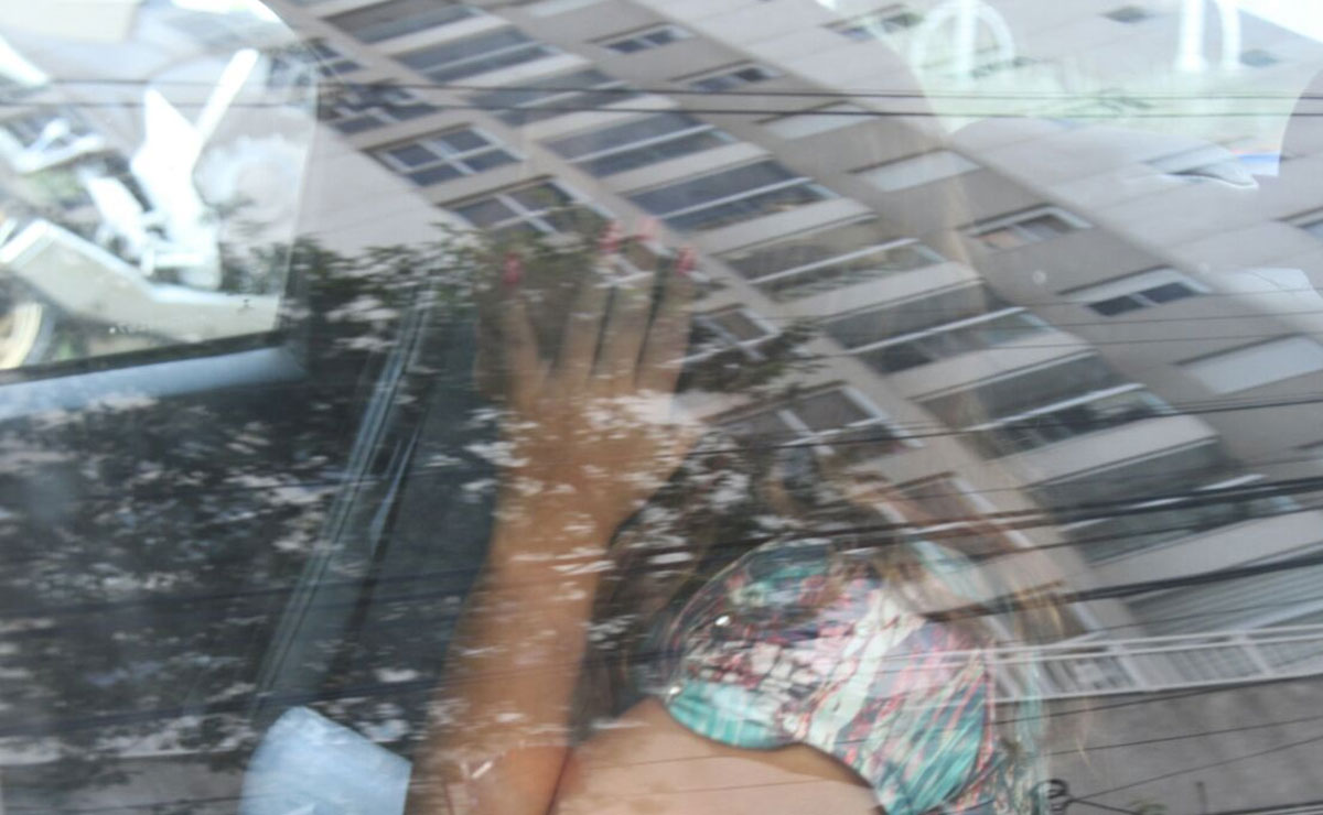 A moça, não identificada pela polícia, foi encaminhada à Dedetran. Foto: Gerson Klaina.