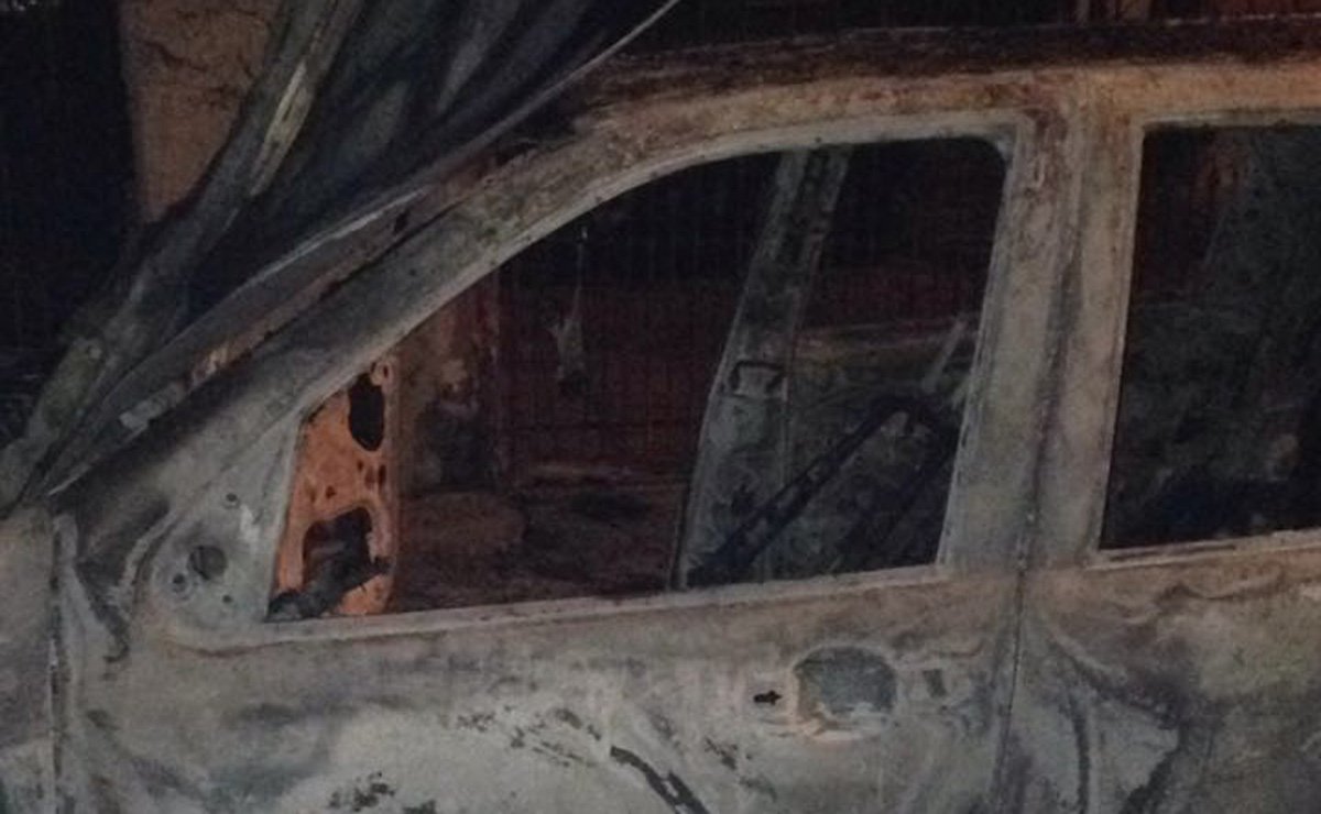 Carro usado na aÃ§Ã£o foi encontrado queimado tambÃ©m na CIC. Foto: DivulgaÃ§Ã£o/PolÃ­cia Civil