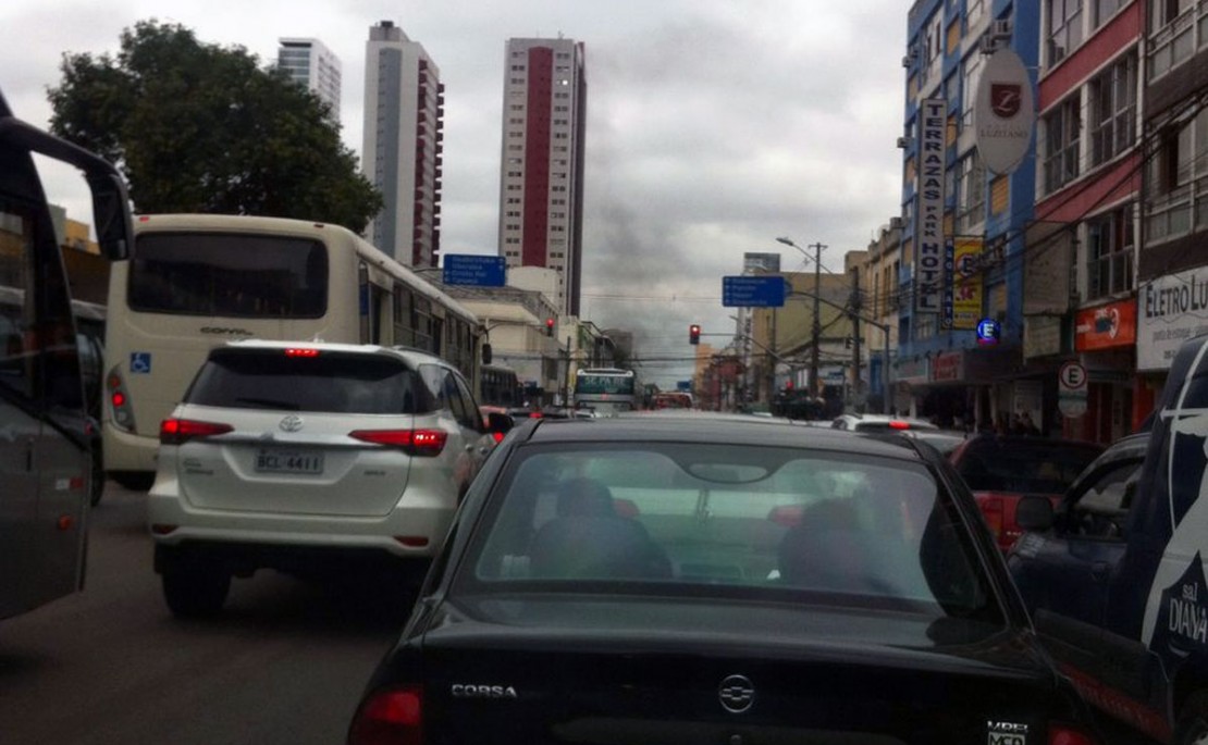 Trânsito ficou complicado na região. Foto: Gerson Klaina.