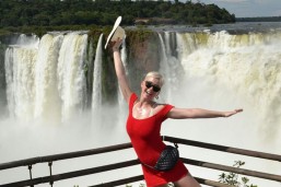 Cantora esteve no lado argentino das Cataratas do Iguaçu. Foto: Reprodução/Instagram