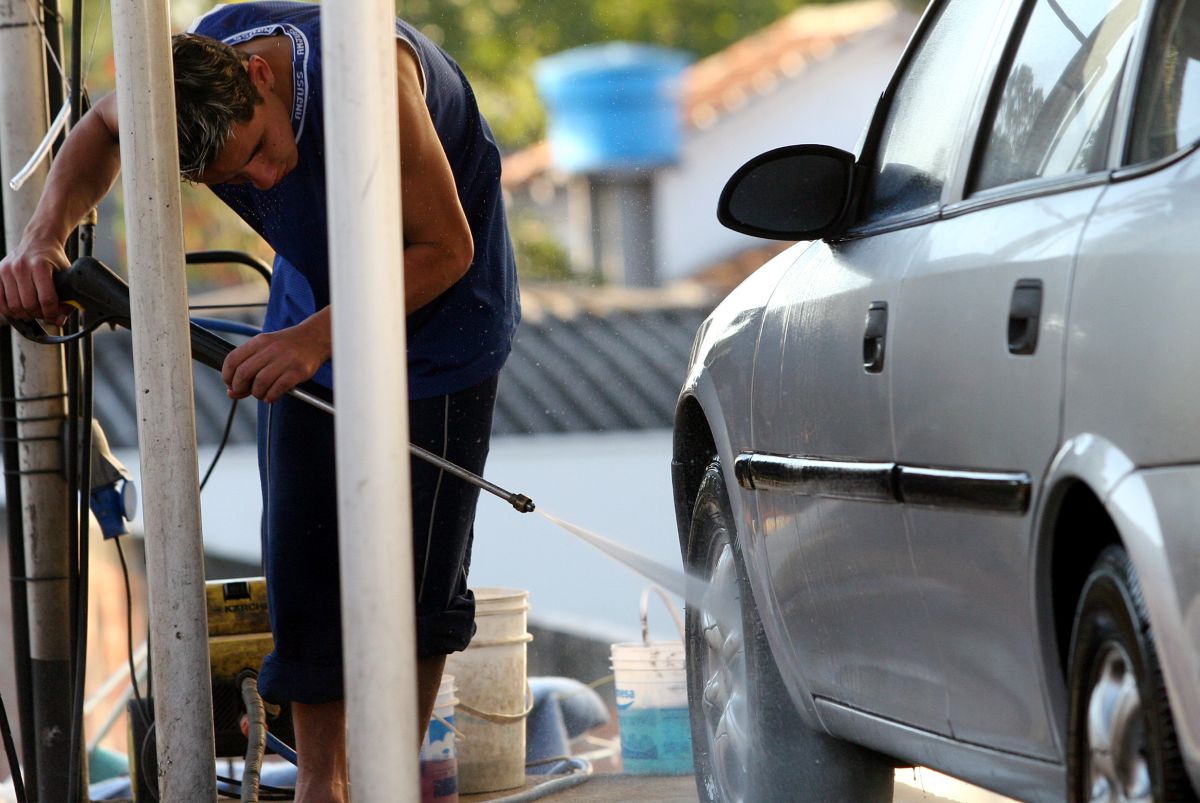 Ação solidária oferece lavagem de veículos com desconto. Foto: Fábio Alexandre