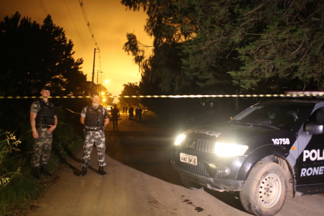 Suspeito foi baleado no bairro Guatupê, em São José dos Pinhais. Foto: Lineu Filho