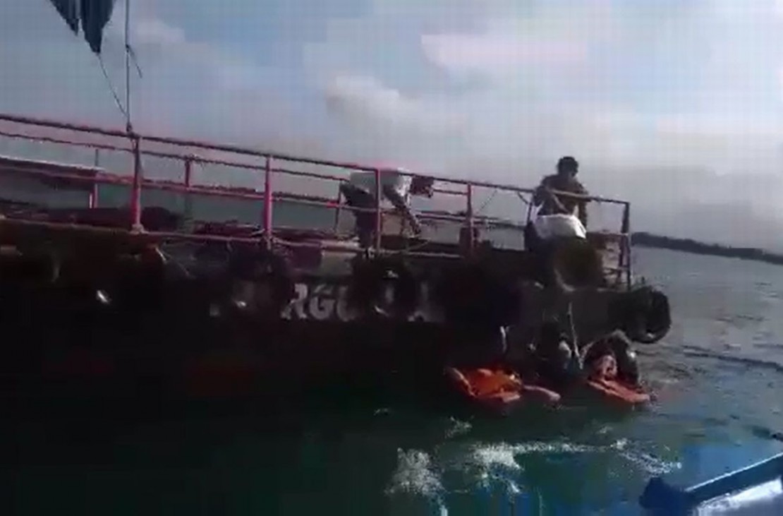 Embarcação naufragou na baía de Paranaguá. Foto: Reprodução