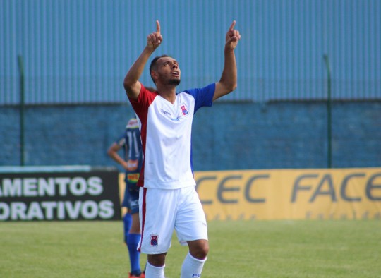 Mansur agradece pelo empate. Foto: Diego Menegon/Cianorte FC