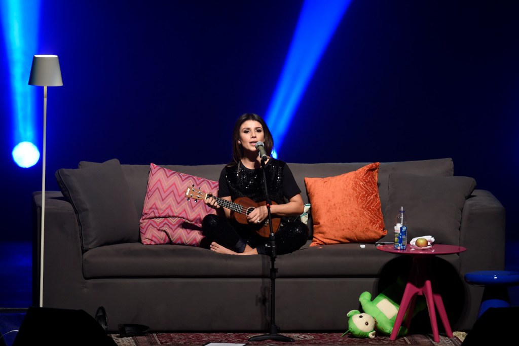 Show vem acústico e permite que Paula se aproxime dos fãs. Foto: Divulgação.