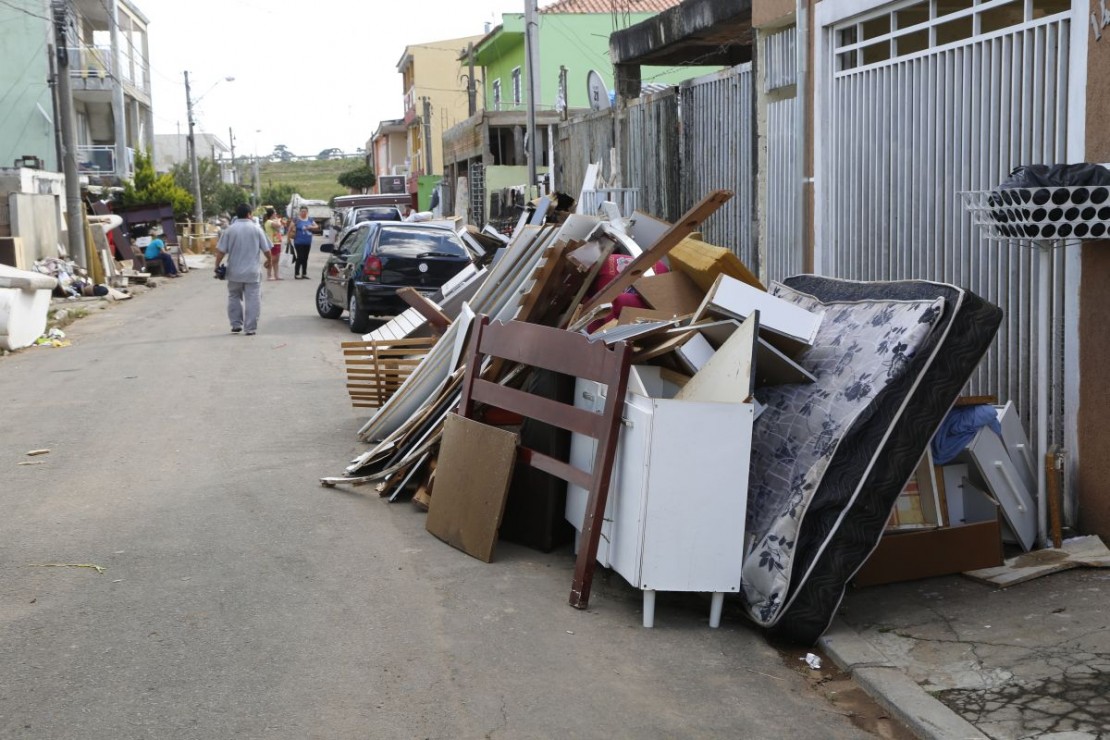 Chuva forte no final de semana deixou muitas famílias desabrigadas. Algumas perderam tudo. Foto: Átila Alberti
