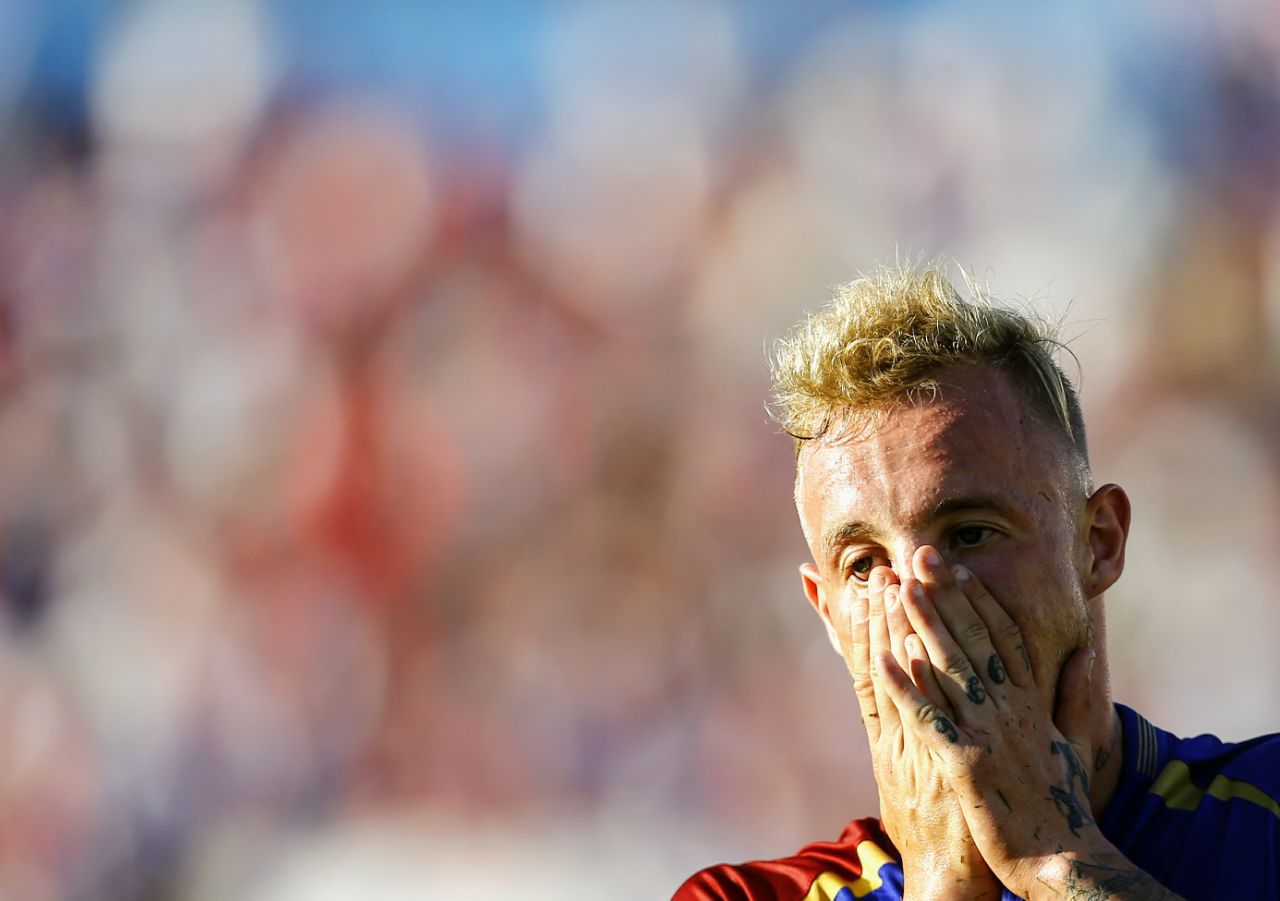 Raphael Alemão lamenta chance perdida. Tricolor é o lanterna do Brasileirão. Foto: Jonathan Campos. 