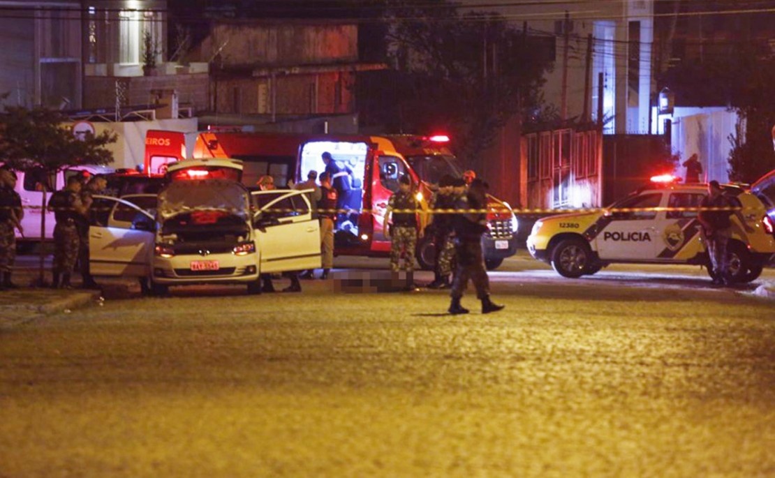 Confronto ocorreu após uma perseguição. Dupla desobedeceu os policiais. Foto: Lineu Filho.