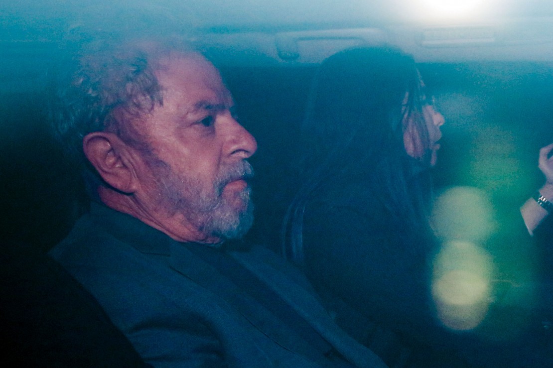 Lula é trazido para Curitiba por avião da Polícia Federal. Foto: Suamy Beydoun.