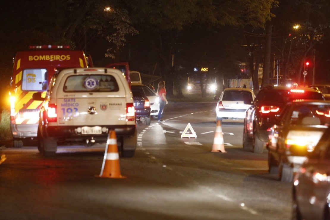 Trânsito seguiu por apenas uma das pistas em plena 'hora do rush'. Foto: Lineu Filho
