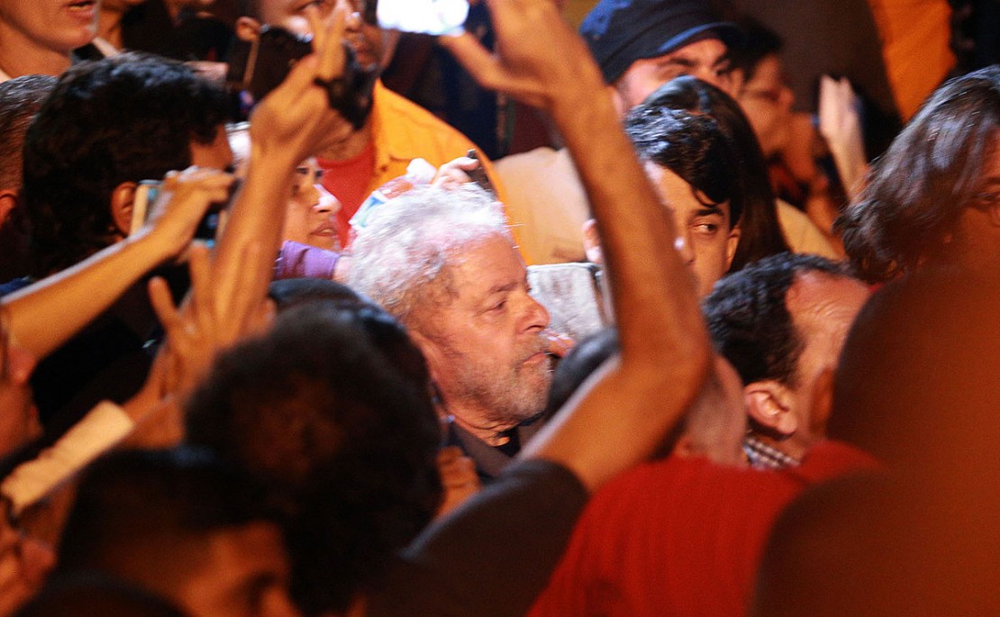 Lula é preso pela Polícia Federal. Foto: Wener Santana.