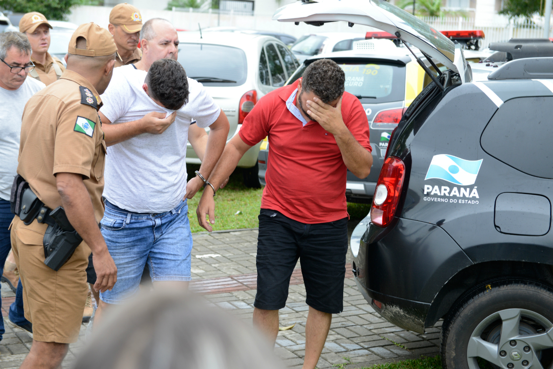 Irmãos foram presos em fevereiro, logo após o crime. Foto: Arquivo/Tribuna do Paraná.
