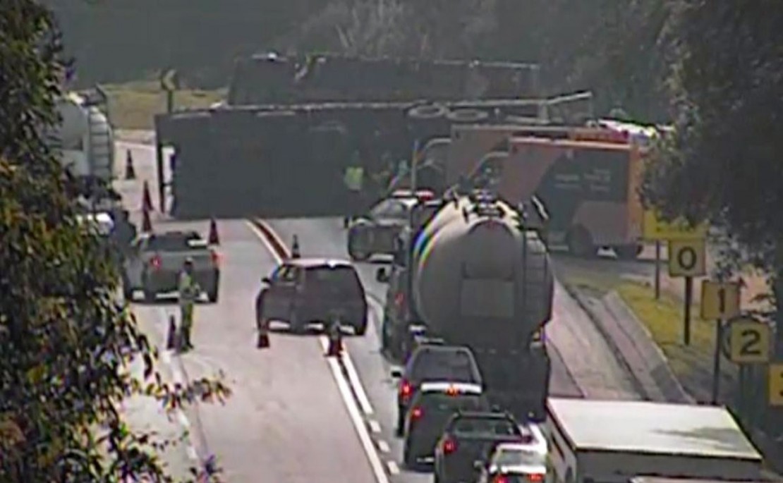 Caminhões bloqueiam parcialmente trecho da BR-116. Foto: Divulgação/Planalto Sul.