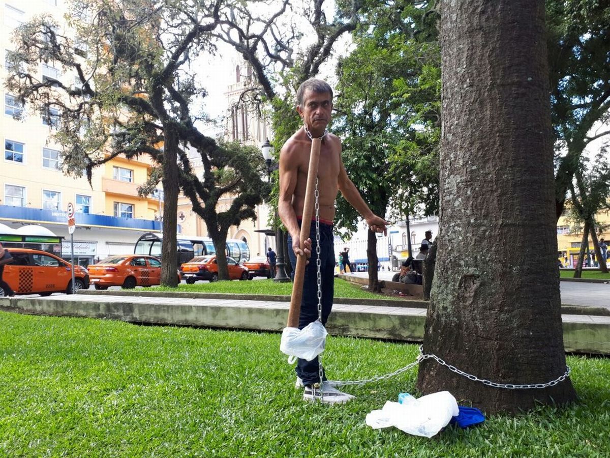 Construtor veio de Matinhos para pedir ajuda de um advogado de Curitiba. Foto: Raquel Derevecki