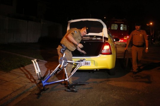 Polícia desmontou a bicicleta do suspeito, que vale mais que a que ele tentava roubar. Foto: Lineu Filho
